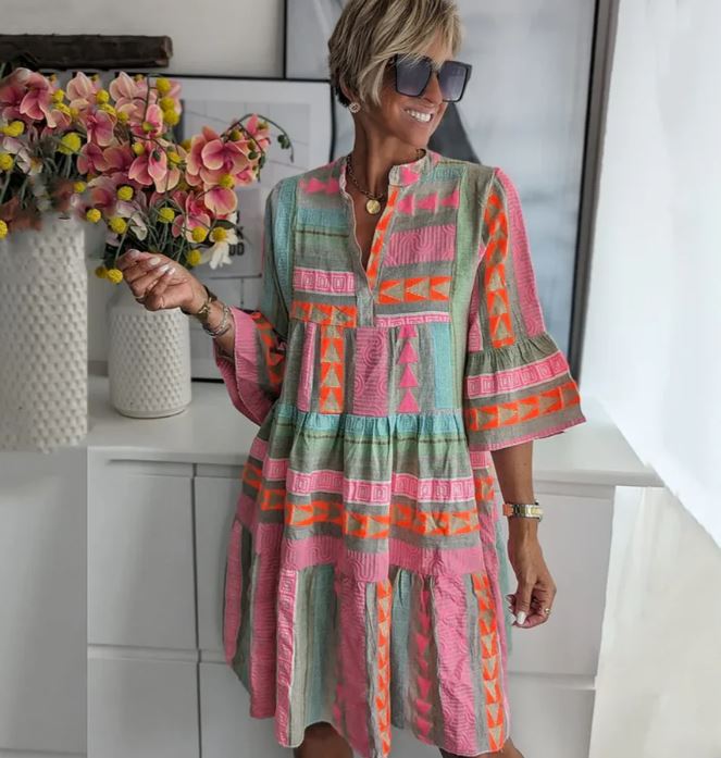 Julie – Elegant och färgglad klänning