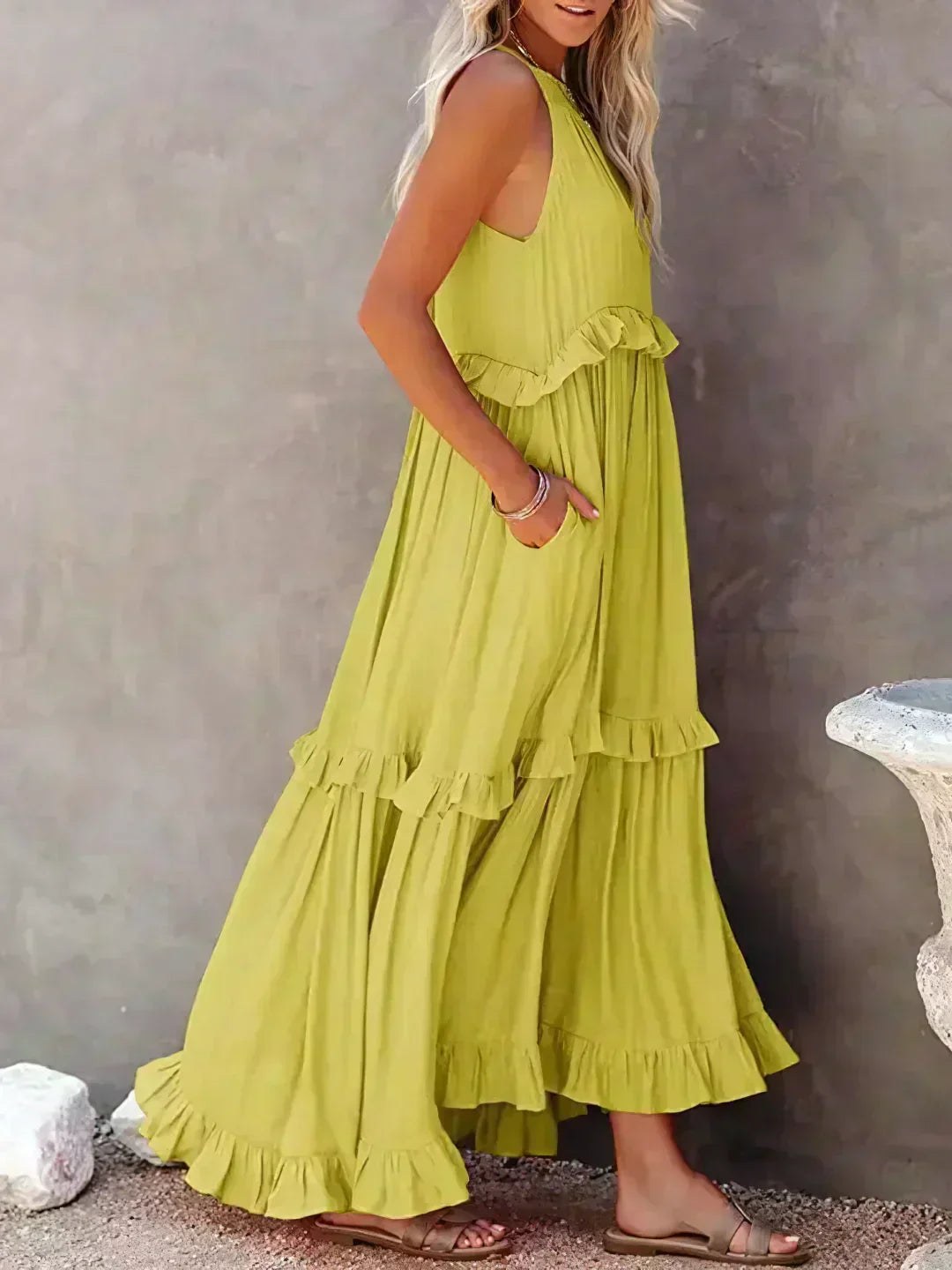 Madeline - Elegant Klänning med Volanger