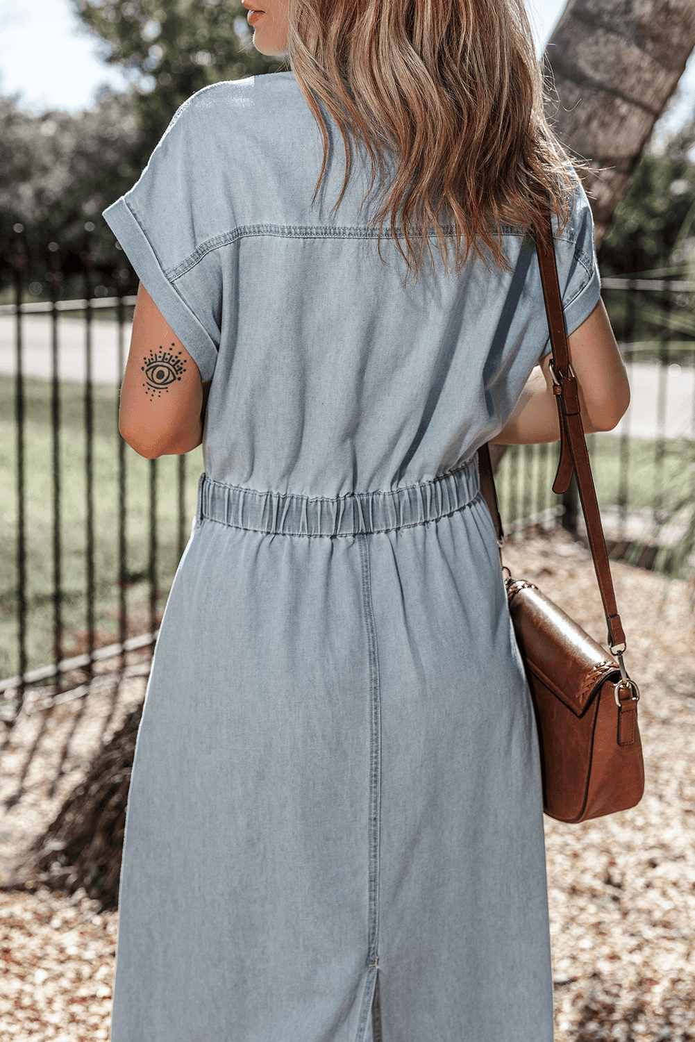 Isabelle - Denimklänning med eleganta, korta fladdermusärmar