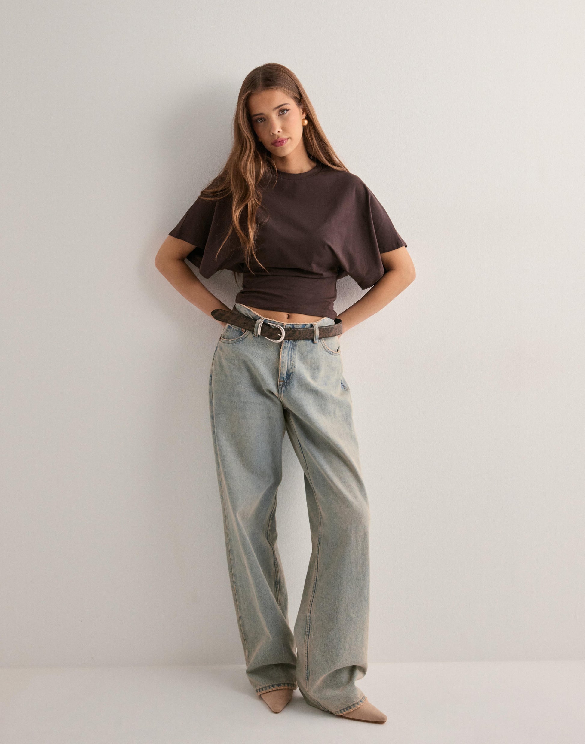 Amara - Elegant figursydd topp