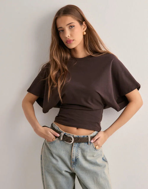 Amara - Elegant figursydd topp