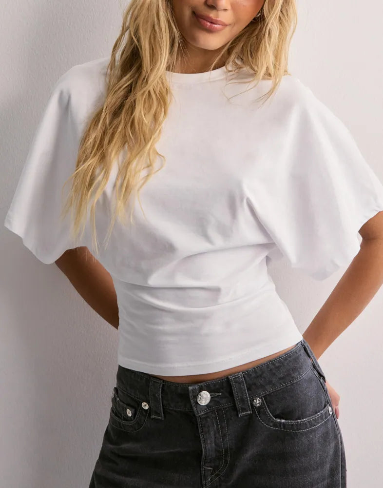 Amara - Elegant figursydd topp