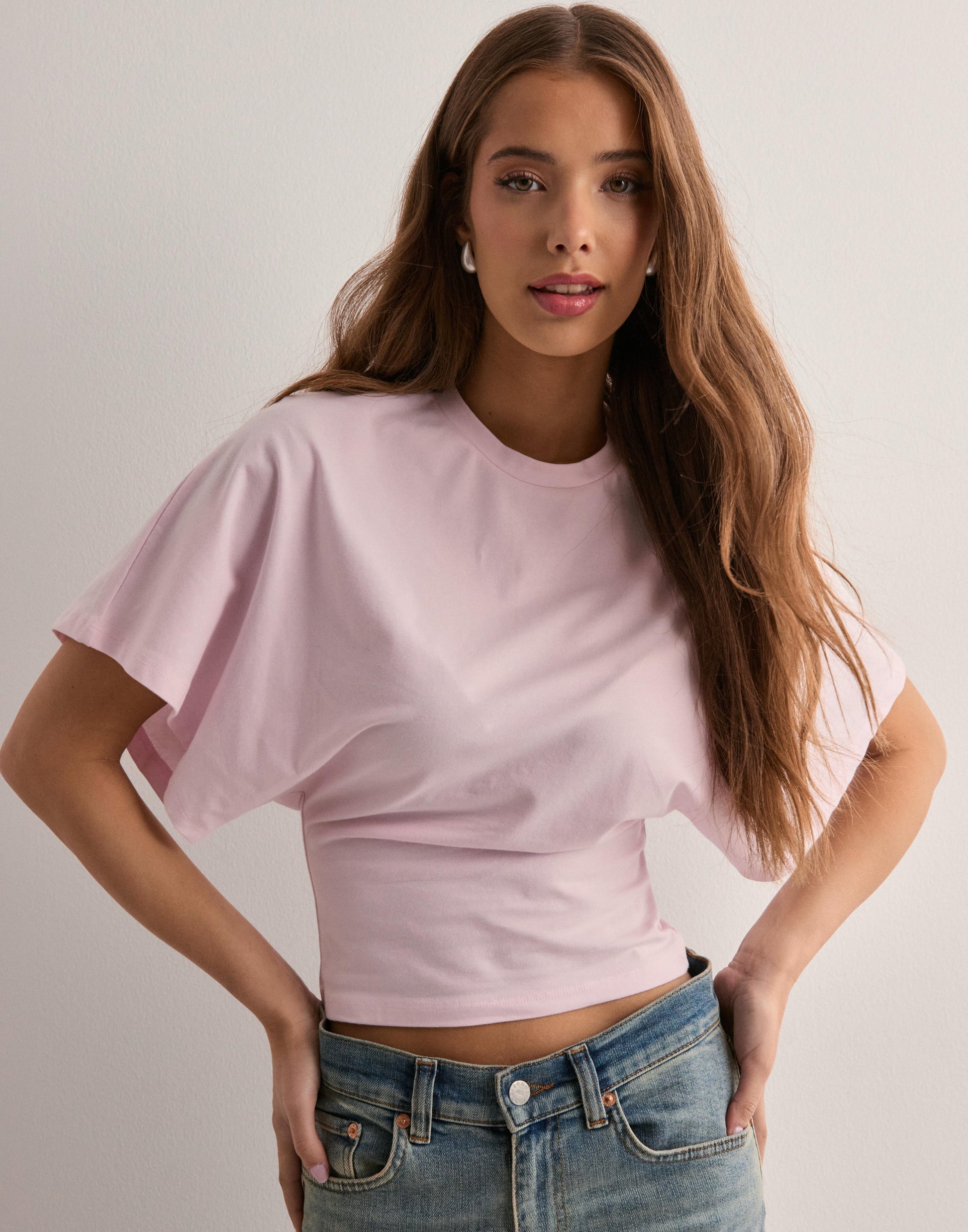 Amara - Elegant figursydd topp